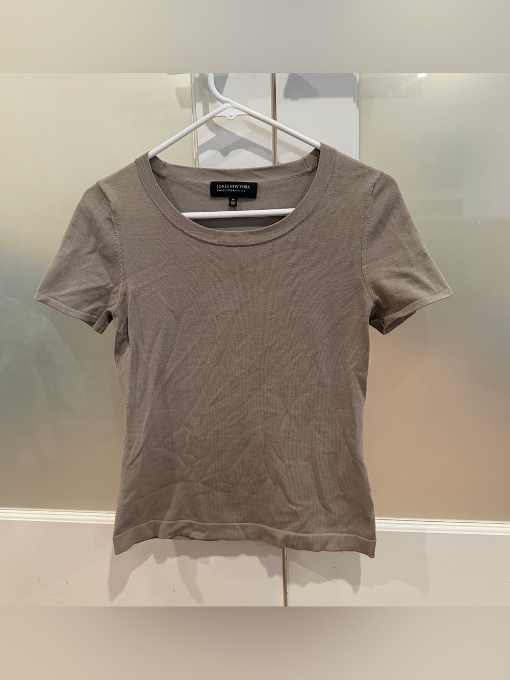 Jones New York Women’s Taupe Short Sleeve Crewneck Top
